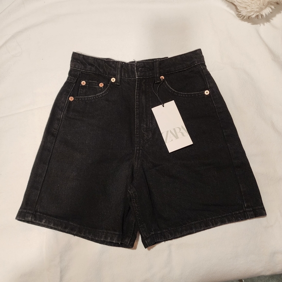 Zara Pants - Zara Bermudas in black. Size 32/0/xs mid-rise waist
